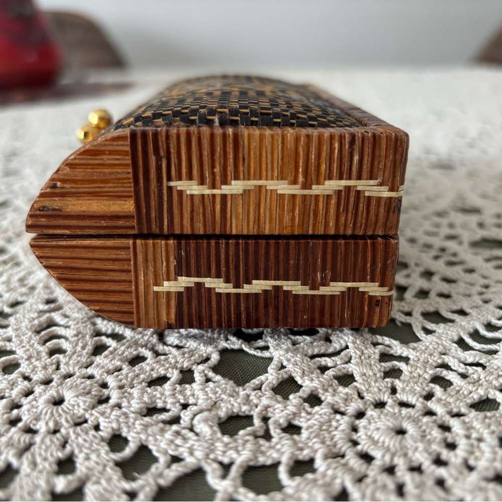 Coin purse rattan bamboo vintage. Inside is very clean!! - Picture 5 of 12
